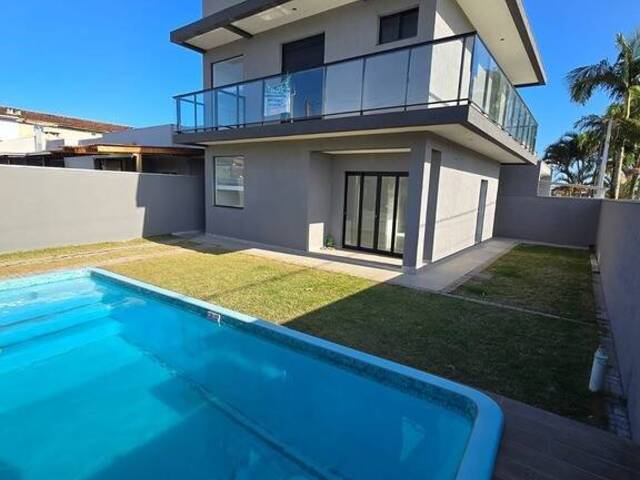 Sobrado para Venda em Guaratuba - 4